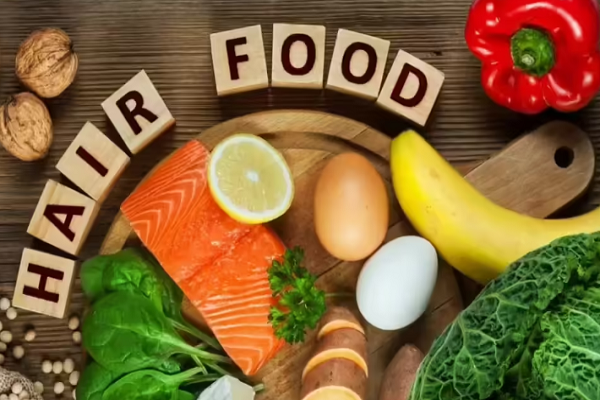 વાળને મજબૂત બનાવવા માટે દરરોજ આ વસ્તુઓ ખાઓ, વાળ ખરવાનું પણ બંધ થશે