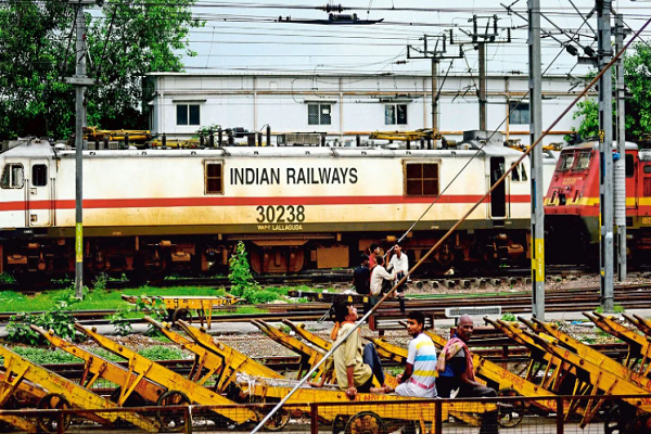 ભારતીય રેલવેનો દર વર્ષે સલામતી સંબંધિત પ્રોજેક્ટ્સ પર 1.30 લાખ હજાર કરોડથી વધુ ખર્ચ