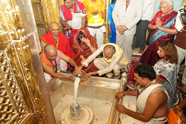 વારાણસીમાં મોરિશિસના વડાપ્રધાને શ્રી કાશી વિશ્વનાથ મંદિરે દર્શન કર્યા