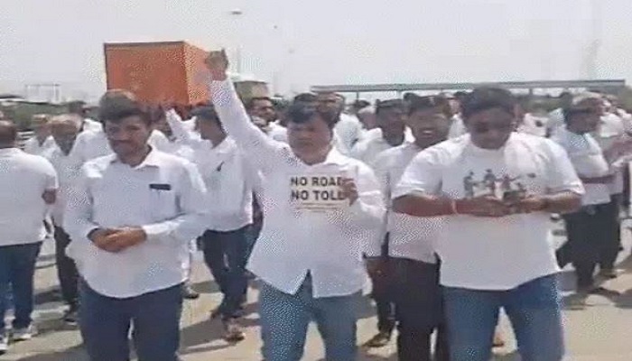 કચ્છમાં ટ્રક-ટ્રાન્સપોર્ટરોની હડતાળ બાદ 4 ટોલ પ્લાઝા પર 3 દિવસ ટોલટેક્સ નહીં વસુલાય