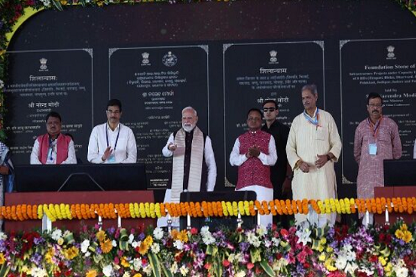 પ્રધાનમંત્રી નરેન્દ્ર મોદીએ ઓડિશામાં 60 હજાર કરોડ રૂપિયાથી વધુની અનેક પરિયોજનાનું ઉદ્ઘાટન અને શિલાન્યાસ કર્યો