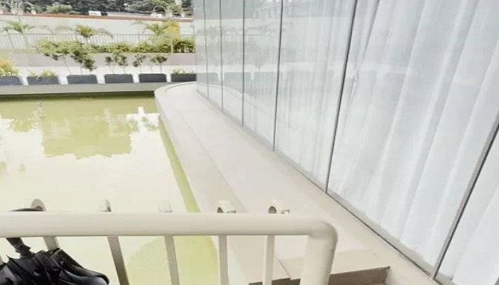 સુરતની એક હોટલમાં માત-પિતા જમવામાં વ્યસ્ત હતા, અને તેનું બાળક વોટર પોન્ડમાં ડૂબી ગયુ