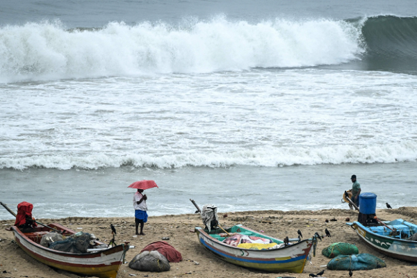 ચક્રવાત મોન્થાની અસર: આંધ્રપ્રદેશના દરિયાકાંઠે 90થી 100 કિલોમીટરની ઝડપે પવન સાથે ભારે વરસાદ પડ્યો