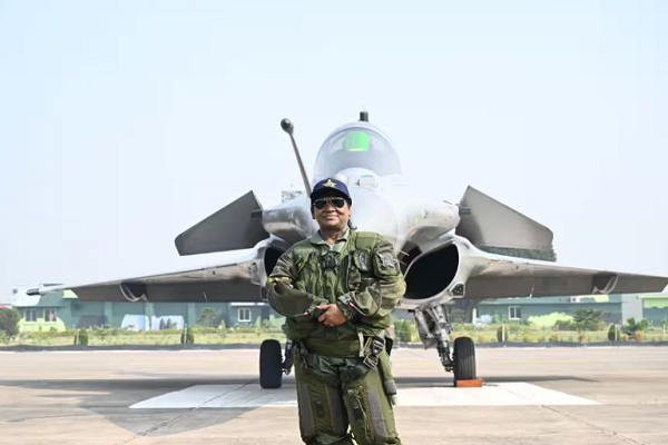 એપીજે અબ્દુલ કલામ બાદ રાષ્ટ્રપતિ દ્રૌપદી મુર્મુએ ફાઇટર જેટમાં ઉડાન ભરી