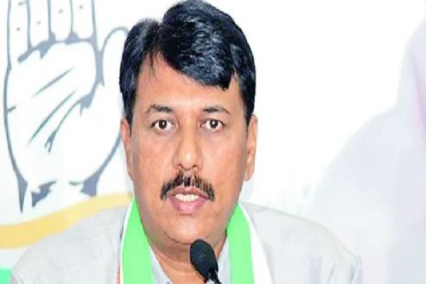 ગુજરાતમાં મગફળી પકવતા ખેડૂતોને અન્યાય સામે કોંગ્રેસની મુખ્યમંત્રીને રજુઆત