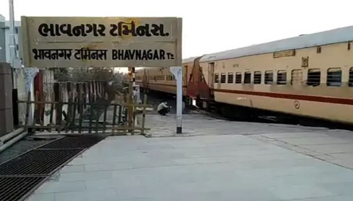 સુરત-ભાવનગર વચ્ચે દિવાળીના તહેવારો માટે ખાસ ટ્રેન દોડાવવા રજુઆત