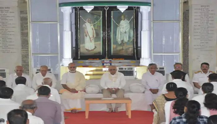 રાષ્ટ્રપિતા મહાત્મા ગાંધીજીની જન્મજ્યંતિએ મુખ્યમંત્રીએ કિર્તિમંદિરમાં જઈ આપી શ્રદ્ધાંજલિ