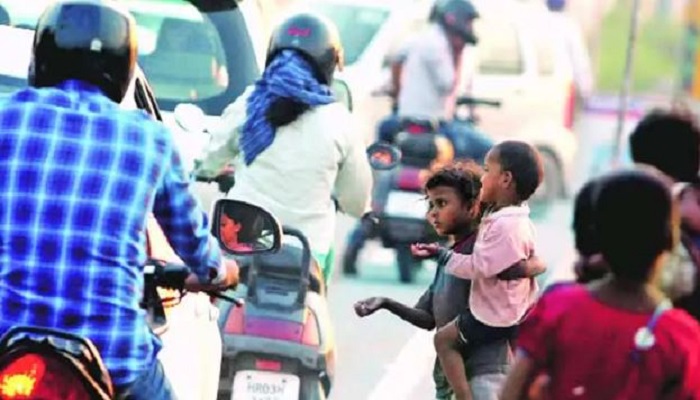 અમદાવાદમાં ટ્રાફિક સિગ્નલો અને મંદિરોમાં ભીખ માગતા બાળકો સામે પોલીસની ડ્રાઈવ