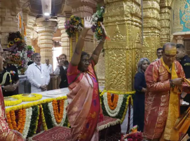 રાષ્ટ્રપતિ દ્રોપદી મુર્મુએ સોમનાથ મહાદેવના દર્શન કર્યા, મંદિર ટ્રસ્ટ દ્વારા સ્વાગત કરાયું