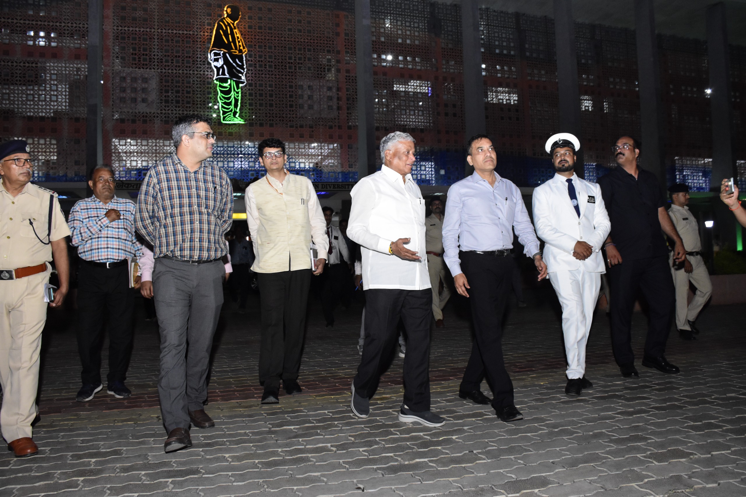 કેન્દ્રીય રેલવે રાજ્યમંત્રીએ ગુજરાતના પ્રથમ ગ્રીન રેલવે સ્ટેશન એકતાનગરની મુલાકાત લીધી