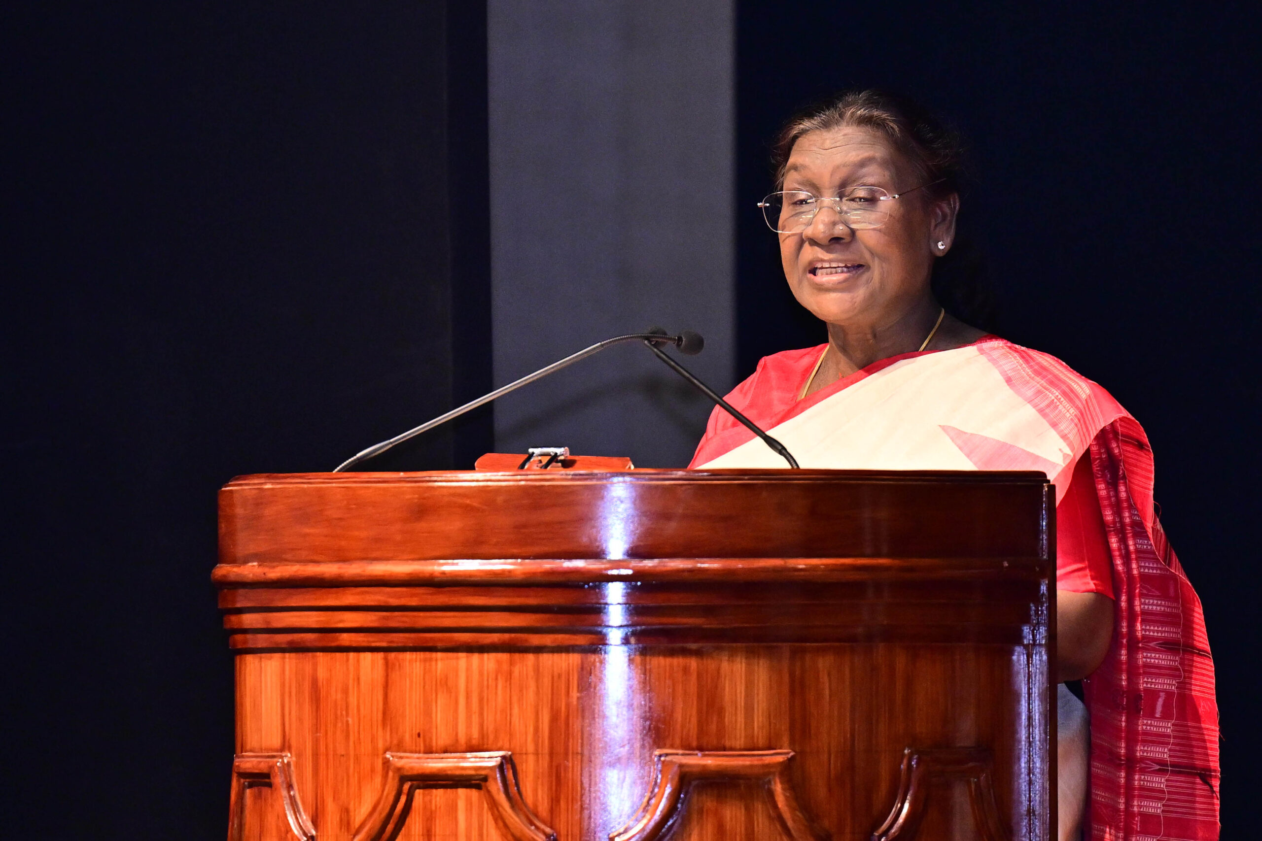 IPS અધિકારીઓએ AI સહિતની નવી ટેકનોલોજી અપનાવવી જોઈએઃ રાષ્ટ્રપતિ