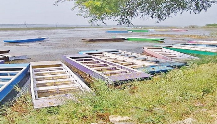 નળ સરોવરમાં છેલ્લા બે વર્ષથી બોટિંગને મંજુરી ન અપાતા પ્રવાસીઓમાં થયો ઘટાડો