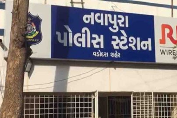 વડોદરામાં બેરીકેટ હટાવીને પસાર થતા બાઈકસવારોને રોકતા કરાયો હુમલો