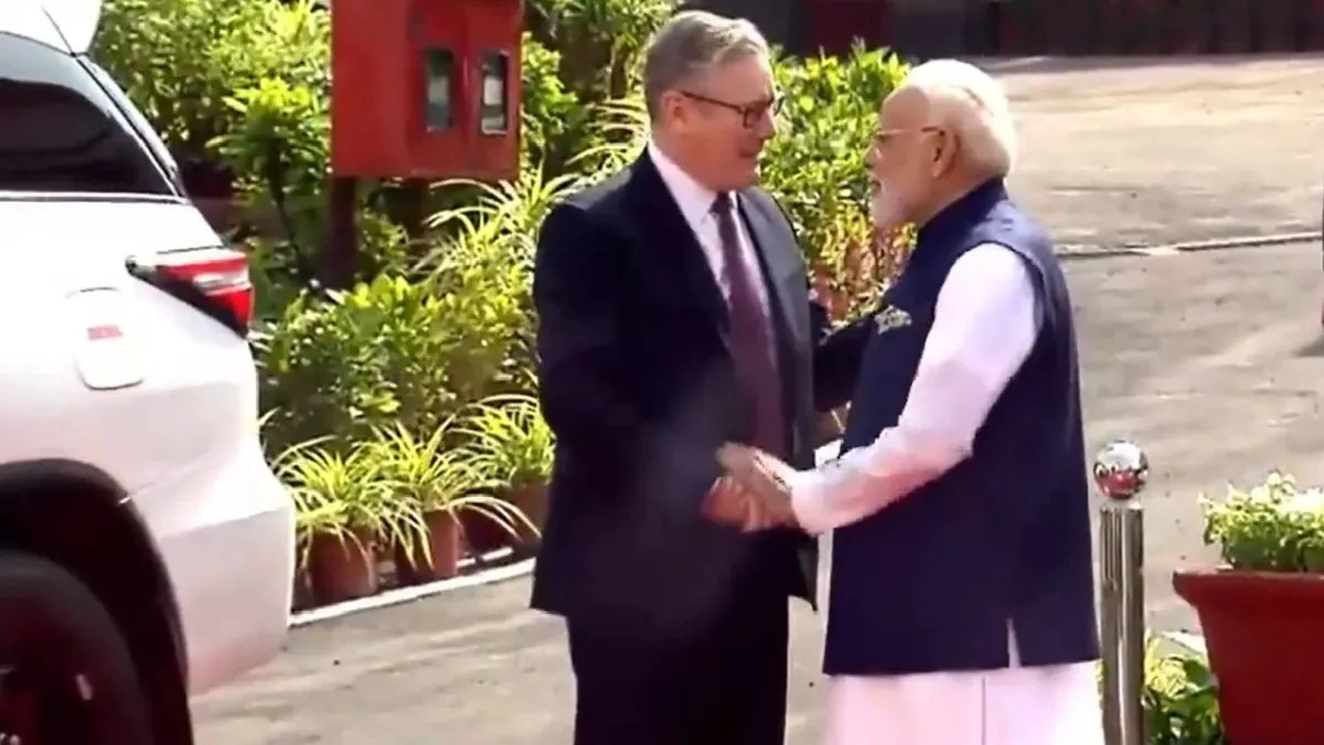 મુંબઈમાં PM મોદીની બ્રિટિશ PM કિયર સ્ટાર્મર સાથે મુલાકાત, “ભારત-બ્રિટન સંબંધ વધુ મજબૂત બનશે”