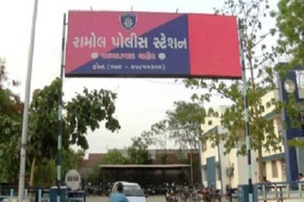 અકસ્માતગ્રસ્ત પતિના ઈલાજ માટે શિક્ષિકા પત્નીએ વિદ્યાર્થીના ઘરમાં ચોરી કરી