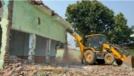 સંભલમાં બુલડોઝર એક્શન: કલ્કિ ધામની બાજુમાં ગેરકાયદે બનેલી મસ્જિદ તોડી પાડાઈ