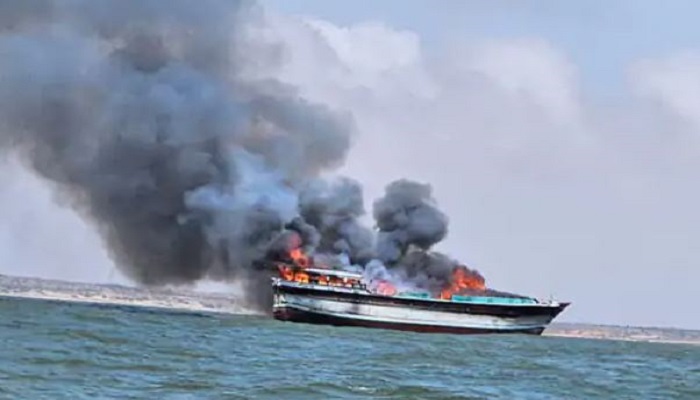માંડવીથી દૂબઈ જતું જહાજ સોમાલિયા નજીક આગમાં ભસ્મિભૂત, 16 ખલાસીઓનો બચાવ
