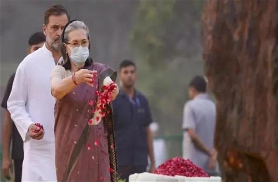 રાહુલ, સોનિયા અને મલ્લિકાર્જુન ખડગે સહિત અનેક કોંગ્રેસ નેતાઓએ ઈન્દિરા ગાંધી અને સરદાર પટેલને શ્રદ્ધાંજલિ પાઠવી