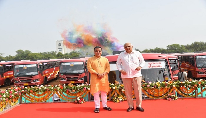 મુખ્યમંત્રી ભૂપેન્દ્ર પટેલે નવીન 201 એસ.ટી. બસોને લીલી ઝંડી આપી પ્રસ્થાન કરાવ્યું