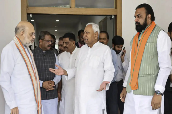 બિહારમાં અમિત શાહની સંગઠનને મજબૂત કરવા કાર્યકરો સાથે બેઠક