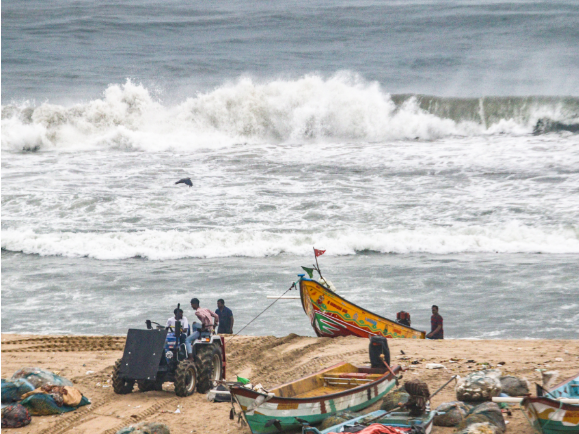 ચક્રવાત મોન્થા આંધ્રપ્રદેશના કાકીનાડા નજીક લેન્ડફોલ થયું, દક્ષિણ ભારતમાં ભારે વરસાદની શકયતા