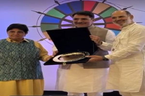 બનાસ ડેરીને સહકારી શ્રેષ્ઠતા કેટેગરીમાં મહાત્મા ગાંધી એવોર્ડ એનાયત કરાયો