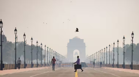 દિલ્હીમાં વધતી ઠંડી સાથે બગડતી હવાની ગુણવત્તા, મોટાભાગના વિસ્તારોમાં AQI 200ને પાર