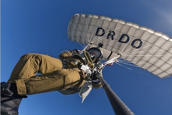 દેશી લશ્કરી કોમ્બેટ પેરાશૂટ સિસ્ટમનું 32,000 ફૂટની ઊંચાઈથી સફળ પરીક્ષણ કરાયું