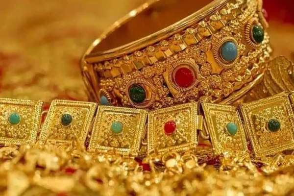 24 કેરેટ સોનાના 10 ગ્રામનો ભાવ 3,034 ઘટીને રૂ. 1,18,043 થયો