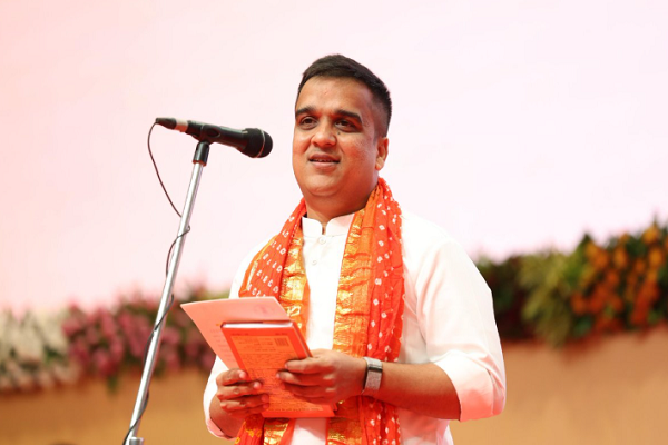 DyCMનું પદ સંભાળ્યા બાદ સુરત પહોંચેલા હર્ષ સંઘવીએ સમર્થકોને સ્વાગત રેલી ના યોજવા કરી અપીલ