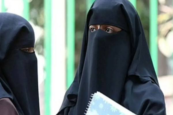 કેરળમાં હિજાબ વિવાદ પર સ્કૂલ મેનેજમેન્ટ હાઇકોર્ટનો સંપર્ક કરશે, શિક્ષણ મંત્રીએ કહ્યું- ડ્રેસ કોડ પર કોઈ મતભેદ નહીં