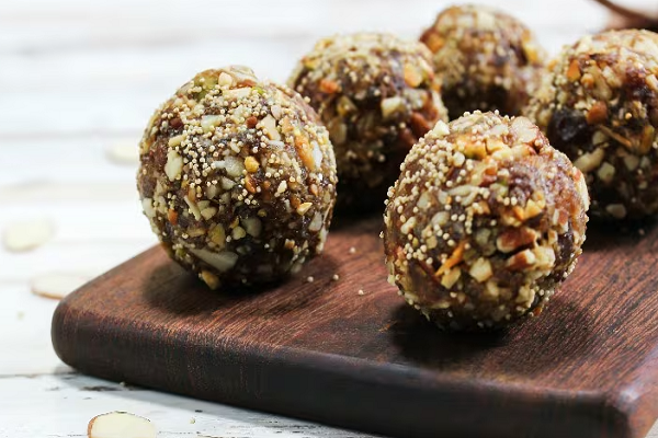 શિયાળામાં લાડુ સ્વાદની સાથે સ્વાસ્થ્યનું પણ ધ્યાન રાખશે, 3 સરળ રેસિપી