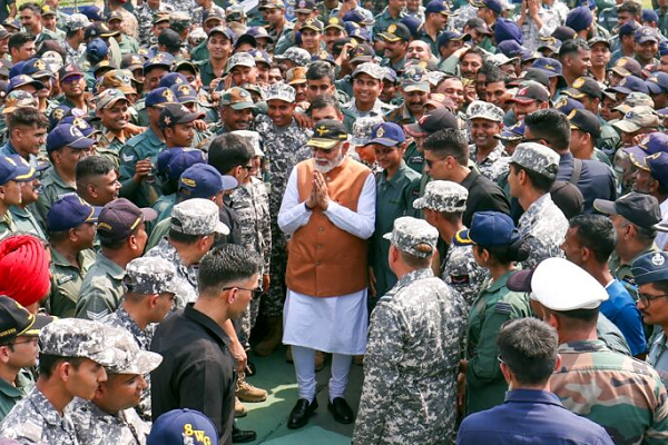 પ્રધાનમંત્રીએ વાયુસેના દિવસ પર વાયુ યોદ્ધાઓ અને તેમના પરિવારોને શુભેચ્છા પાઠવી