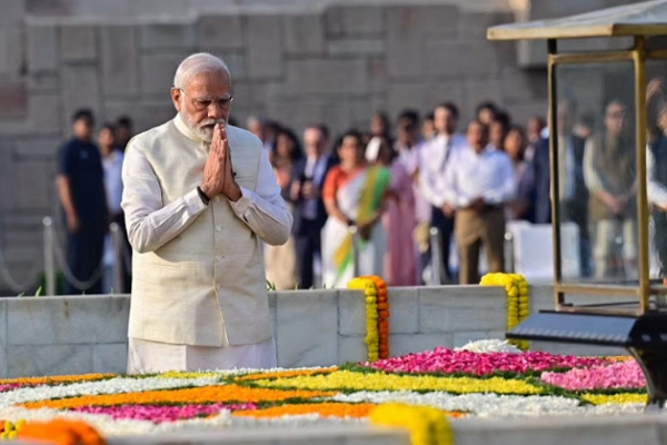 પ્રધાનમંત્રીએ ગાંધી જયંતિ પર મહાત્મા ગાંધીને શ્રદ્ધાંજલિ અર્પણ કરી