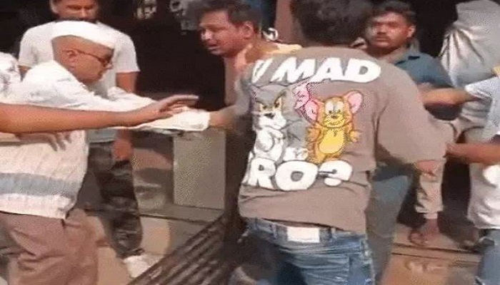 સુરતથી મહારાષ્ટ્ર જઈ રહેલી લકઝરી બસના ચાલકે ચીક્કાર દારૂ પીતા પ્રવાસીઓએ મારમાર્યો