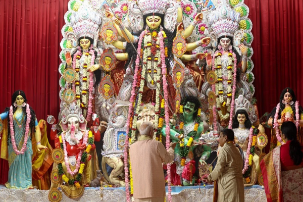પ્રધાનમંત્રીએ દિલ્હીના ચિત્તરંજન પાર્ક ખાતે દુર્ગા પૂજા ઉજવણીમાં ભાગ લીધો