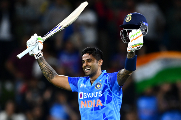 સૂર્યકુમાર યાદવે પહેલી T20માં ઇતિહાસ રચ્યો, સૌથી વધુ છગ્ગા મારનાર 5મો બેટ્સમેન બન્યો