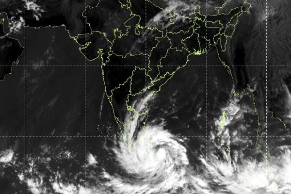 ચક્રવાત દિત્વાના પગલે ઉત્તર તમિલનાડુ, પુડુચેરી અને આંધ્રપ્રદેશના દરિયાકાંઠે ભારે વરસાદની સંભાવના