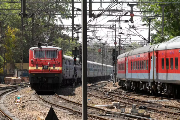 અમદાવાદ ડિવિઝનમાં રેલવે પ્રોજેક્ટ્સ અને વિકાસ કાર્યો અંગે સમીક્ષા બેઠક યોજાઈ