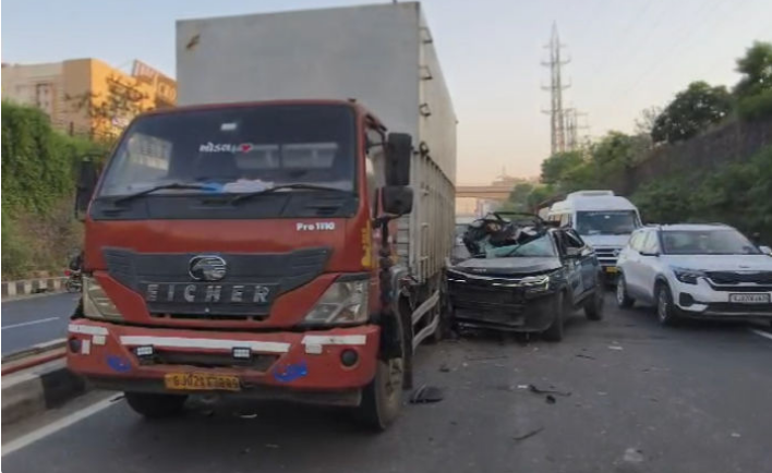 એસજી હાઇવે પર ટ્રક સાથે કાર અથડાતાં એક યુવાનનું મોત, ત્રણ ગંભીર ઇજાગ્રસ્ત