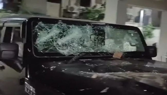 અમદાવાદમાં પાલડી વિસ્તારમાં થારના ચાલકે એક્ટિવાને મારી ટક્કર, ટોળાંએ કારના કાચ તોડ્યા