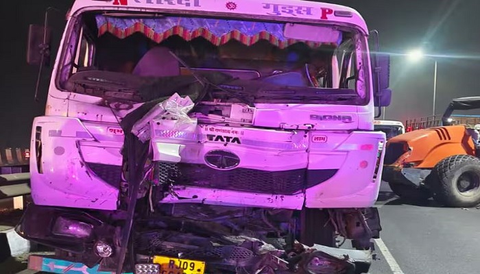 હિંમતનગર GIDC નજીક હાઈવેના ઓવરબ્રિજ પર રોડ રોલરને ટ્રકે ટક્કર મારતા 4નો મોત