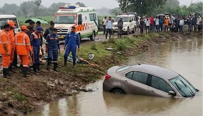 જૂનાગઢના ચાંદ્રાવાડી ગામ નજીક કાર રોડ સાઈડના તળાવમાં ખાબકતા બેના મોત