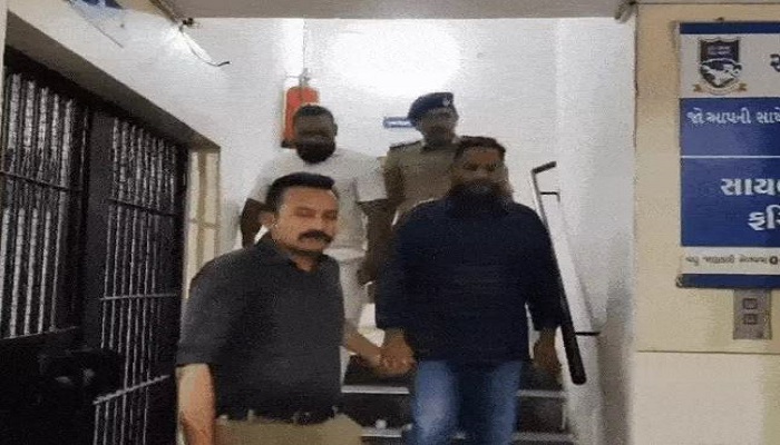 વડોદરામાં કંપની બંધ કરાવી દેવાની ધમકી આપી 15 કરોડની ખંડણી માગનારા બે શખસો પકડાયા