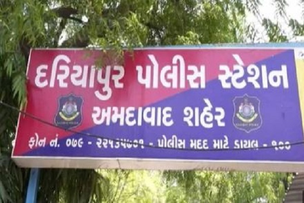 અમદાવાદમાં પરિવાર નવા મકાનની વાસ્તુમાં ગયો અને જૂના મકાનમાં 23 લાખની મત્તાની ચોરી