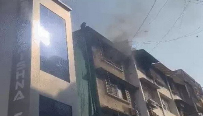 સુરતના મહિધરપુરામાં મકાનના ચોથા માળે સિલિન્ડર લિકેજ બાદ લાગી આગ