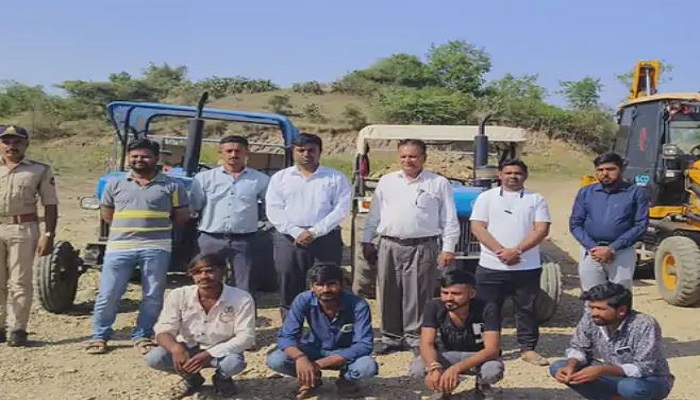 ચોટિલાના મોલડી ગામે સરકારી જમીનમાં ગેરકાયદે ખનન પકડાયું