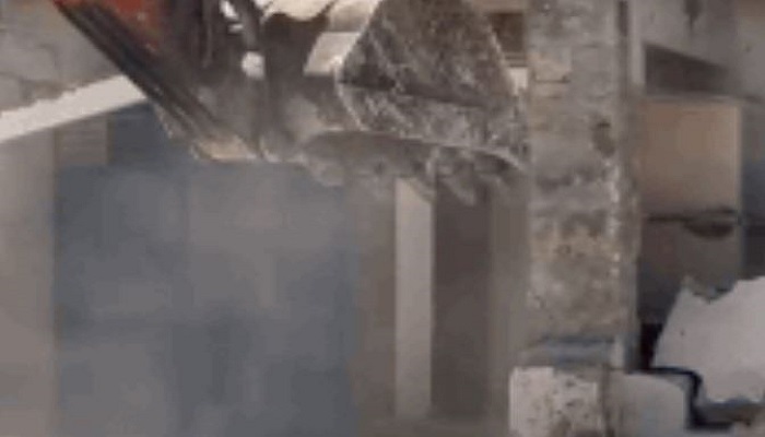 અમદાવાદના જમાલપુરમાં AMCનું મેગા ડિમોલિશન, 30 દૂકાનો તોડી પડાઈ