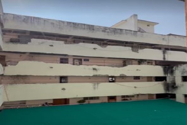 બનાસકાંઠા જિલ્લા પંચાયતના બિલ્ડિંગમાં ત્રીજા અને ચોથા માળે પોપડા પડ્યા