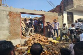 Kadi, wall collapsed